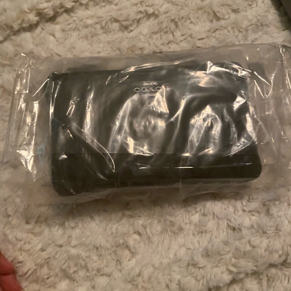 NWT Coach Wristlet - Picture 5 of 5